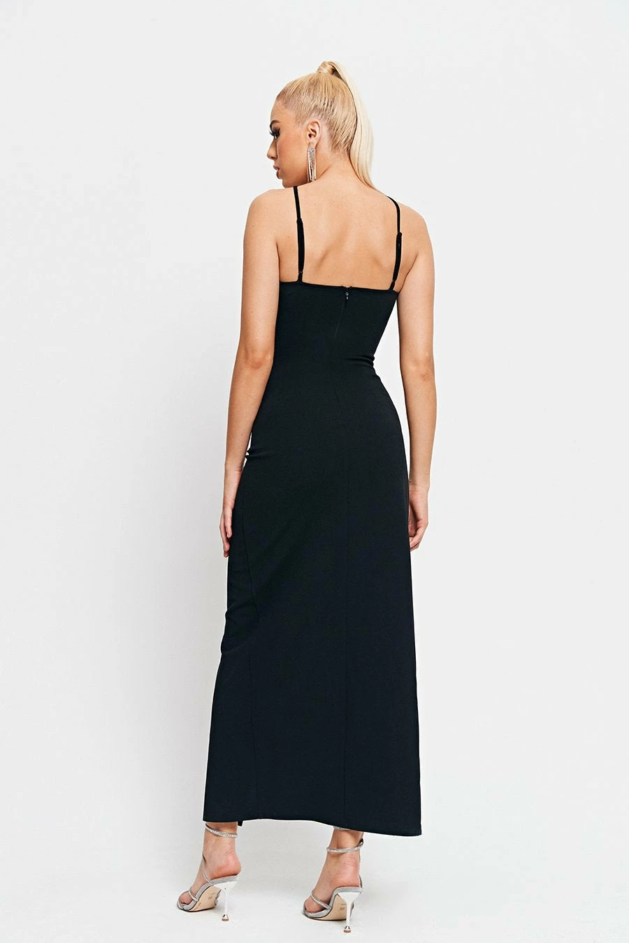 SOLADO Halter Neck Cut Out Split Hem Maxi Dress Without Waist Chain 5 SOLADO Halter Neck Cut Out Split Hem Maxi Dress Without Waist Chain - Image 5