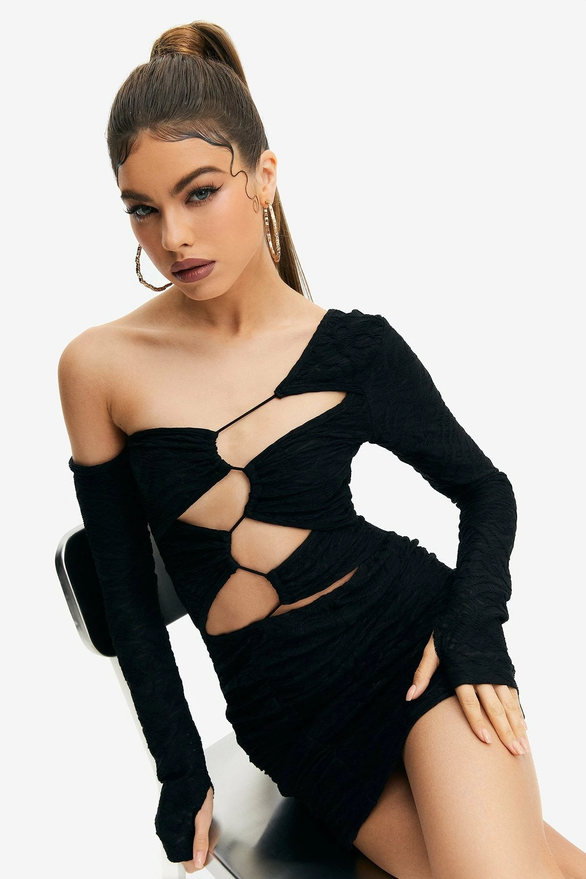 SOLADO Asymmetrical Cut Out Lace Jacquard Mini Dress 4 SOLADO Asymmetrical Cut Out Lace Jacquard Mini Dress - Image 4